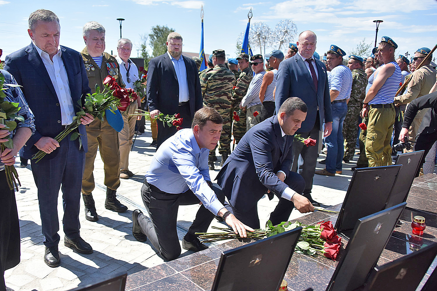 Фоторепортаж: в Талице на бывшем пустыре открылся сквер воинов- интернационалистов - «Уральский рабочий»